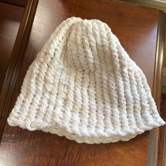 NWT - Hand-knitted hat - Picture 1 of 4